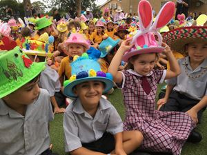 2018 Easter Hat 009