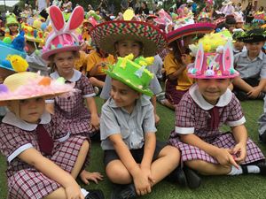 2018 Easter Hat 010
